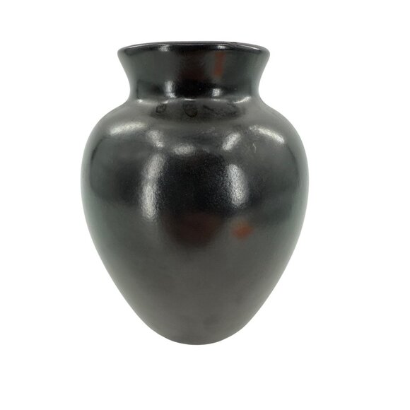 NATIVE AMERICAN BLACKWARE BLACK ON BLACK SIGNED VASE - Picture 3 of 7